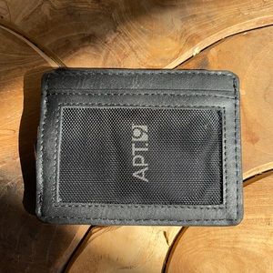 APT 9 Card Holder + Data/RFiD protection